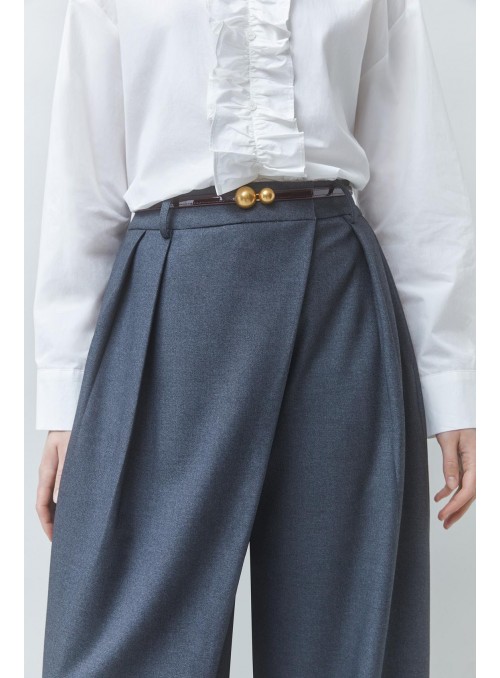 Pantalòn Suncoo, con corte cruzado en gris. Jupiter